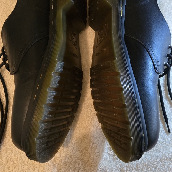 Dr. Martens Men's Black Leather Shoes - Picture 3 of 11